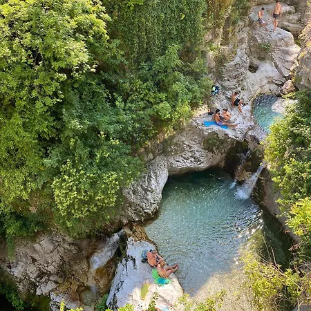 Isola 펠트레